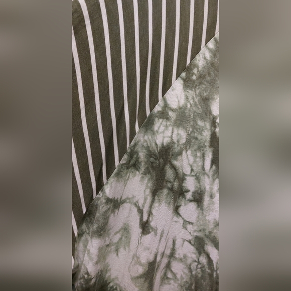 Absolutely Famous Green Tie Dye and Striped Top Size 3X Boho Casual Fall Keyhole - Picture 6 of 10